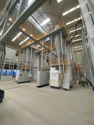 เส้นเคลือบผงอุตสาหกรรมอัตโนมัติโปรไฟล์อลูมิเนียมแนวตั้ง