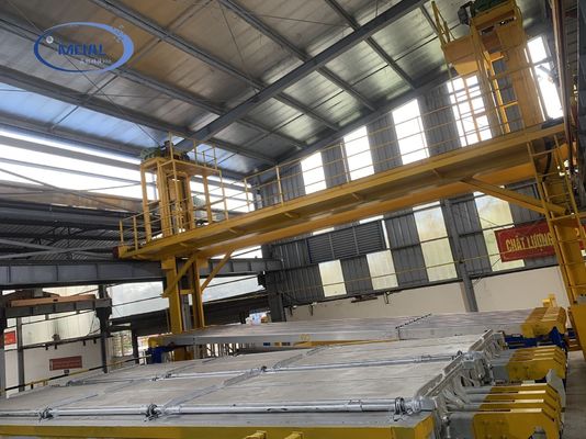 ราคาดี 12000T / ปี ความจุการสาย anodizing การบําบัดพื้นผิวโปรไฟล์อลูมิเนียม ออนไลน์