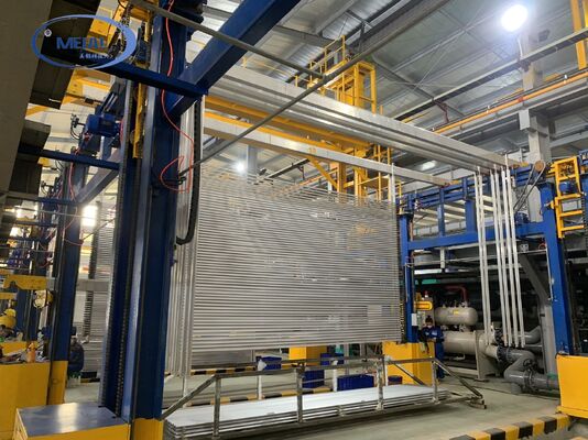 ราคาดี สายการผลิตอัลลูมิเนียม Anodizing ประสิทธิภาพอาชีพ 2000T / M สําหรับ 6063 6061 อัลลูมิเนียมที่มีการออกแบบที่กําหนดเอง ออนไลน์