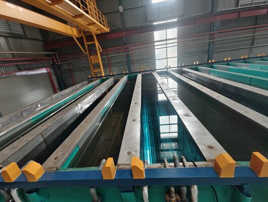 ราคาดี MEI-AL 500 ตัน / เดือน อุปกรณ์สาย anodizing ปรับควบคุม PLC แบบอัตโนมัติเต็มที่ ความหนาของแผ่น 5-25 μm ออนไลน์
