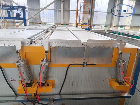 ราคาดี การปรับปรุงและความยืดหยุ่น สาย Anodizing อัตโนมัติที่มีความหนาของแผ่น 8-12μm สําหรับโปรไฟล์สหรัฐอะลูมิเนียม 6500mm ออนไลน์