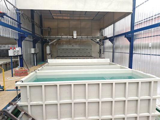 ราคาดี 60 ตัน / เดือน สาย Anodizing อัลลูมิเนียมอัตโนมัติเต็มด้วยการควบคุมอุณหภูมิความแม่นยํา ± 1 °C และระบบ PLC ออนไลน์