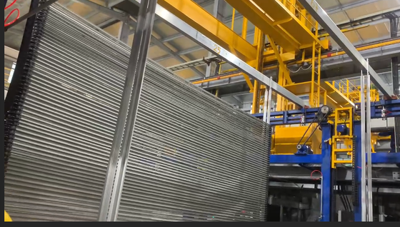 ราคาดี 500~1200 T/M อัตโนมัติ อลูมิเนียม Anodizing Line ด้วยความทนทานต่อการกัดกร่อนที่มั่นคงและสีที่ตรงกัน ออนไลน์